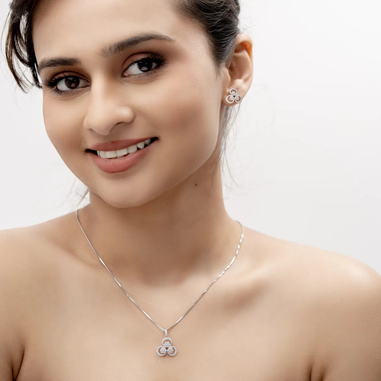 Varnika  Pendant Set