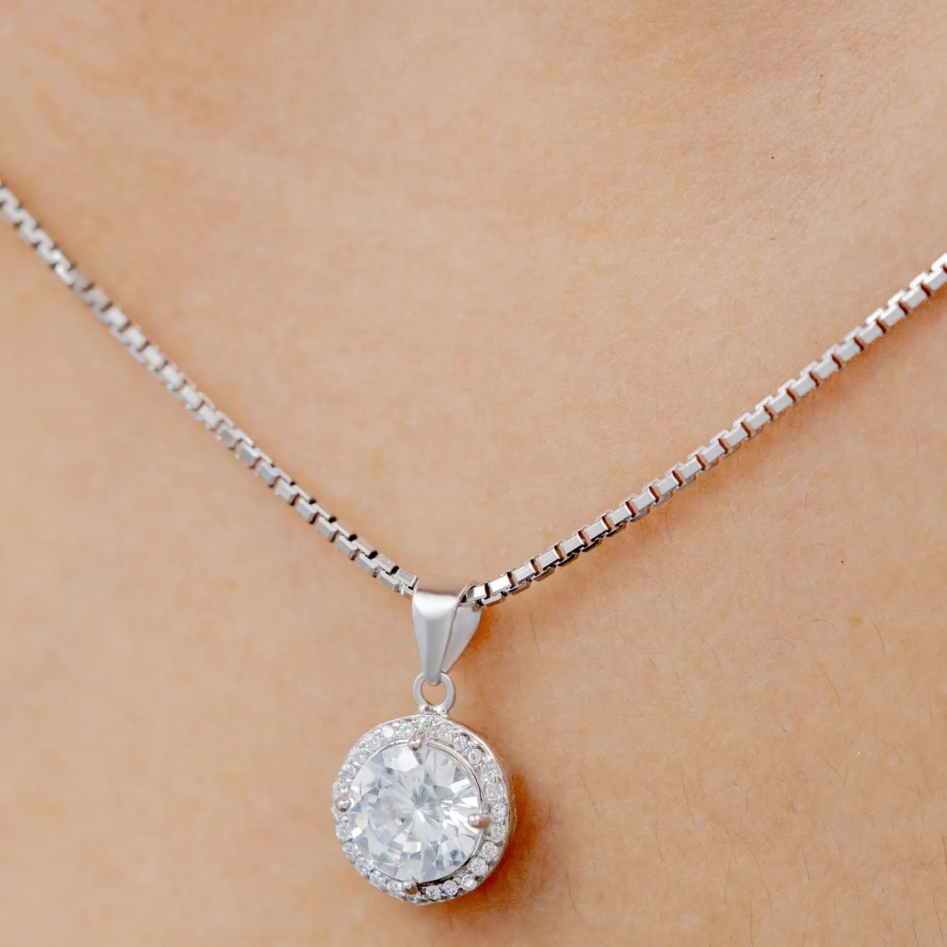 Mairaa  Pendant Set