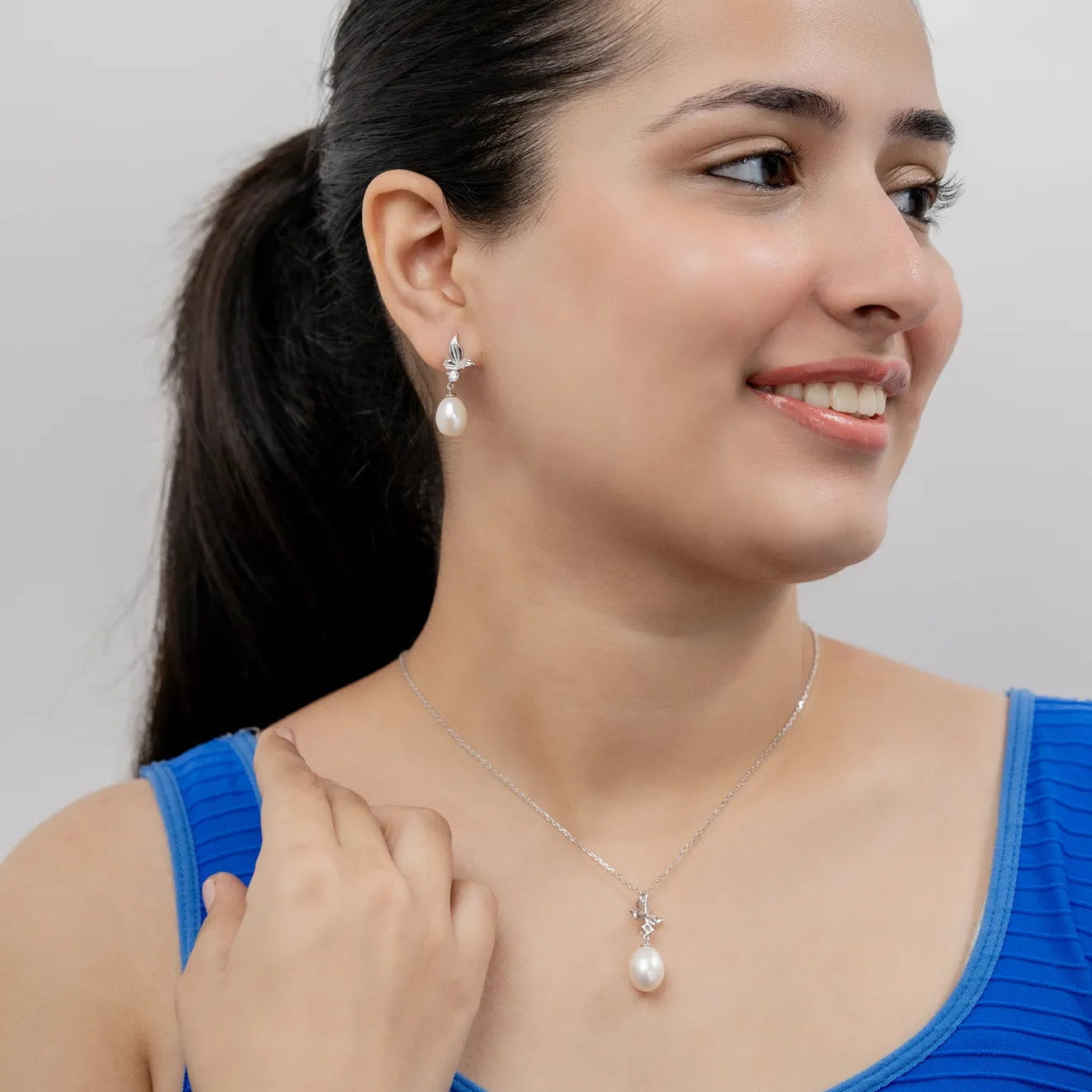 Kirvi Necklace Set