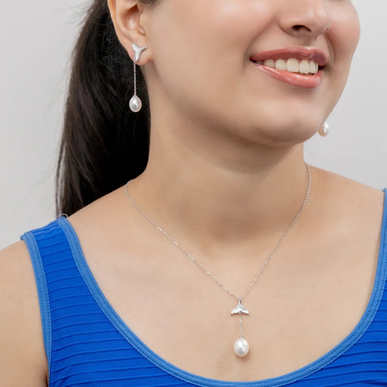 Nivra Necklace Set