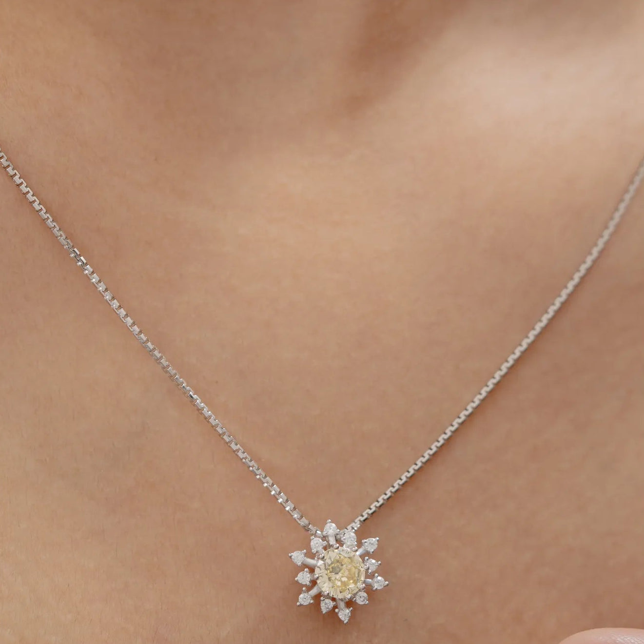 Shriaa Pendant Set