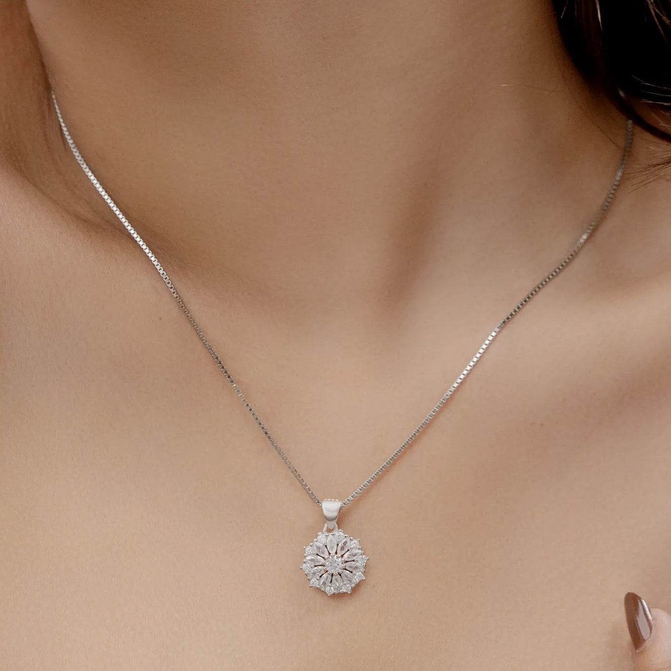 Kavria  Pendant Set