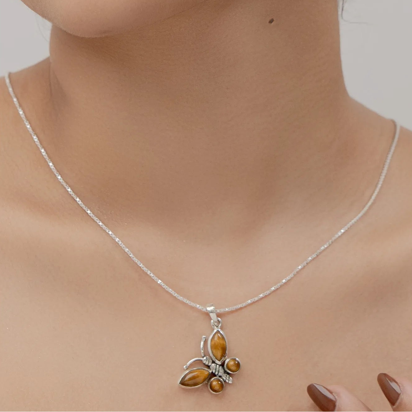 Veyara Pendant