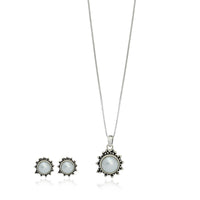 Lavanyaa Pendant Set