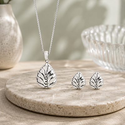 Kanika Pendant Set
