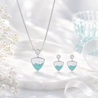 Arohi Pendant Set