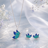 Aarunya Pendant Set