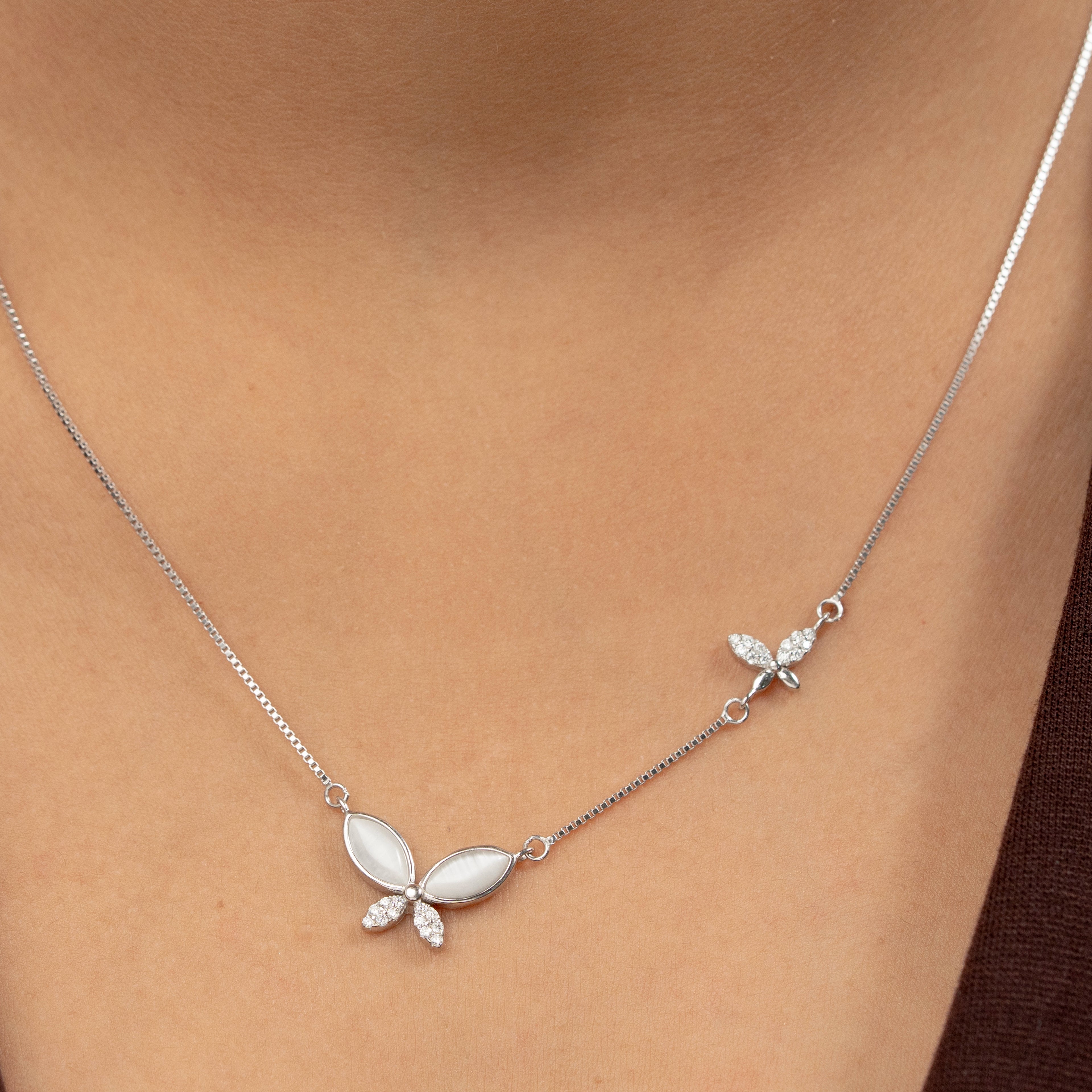 Manjulaa  Pendant Set