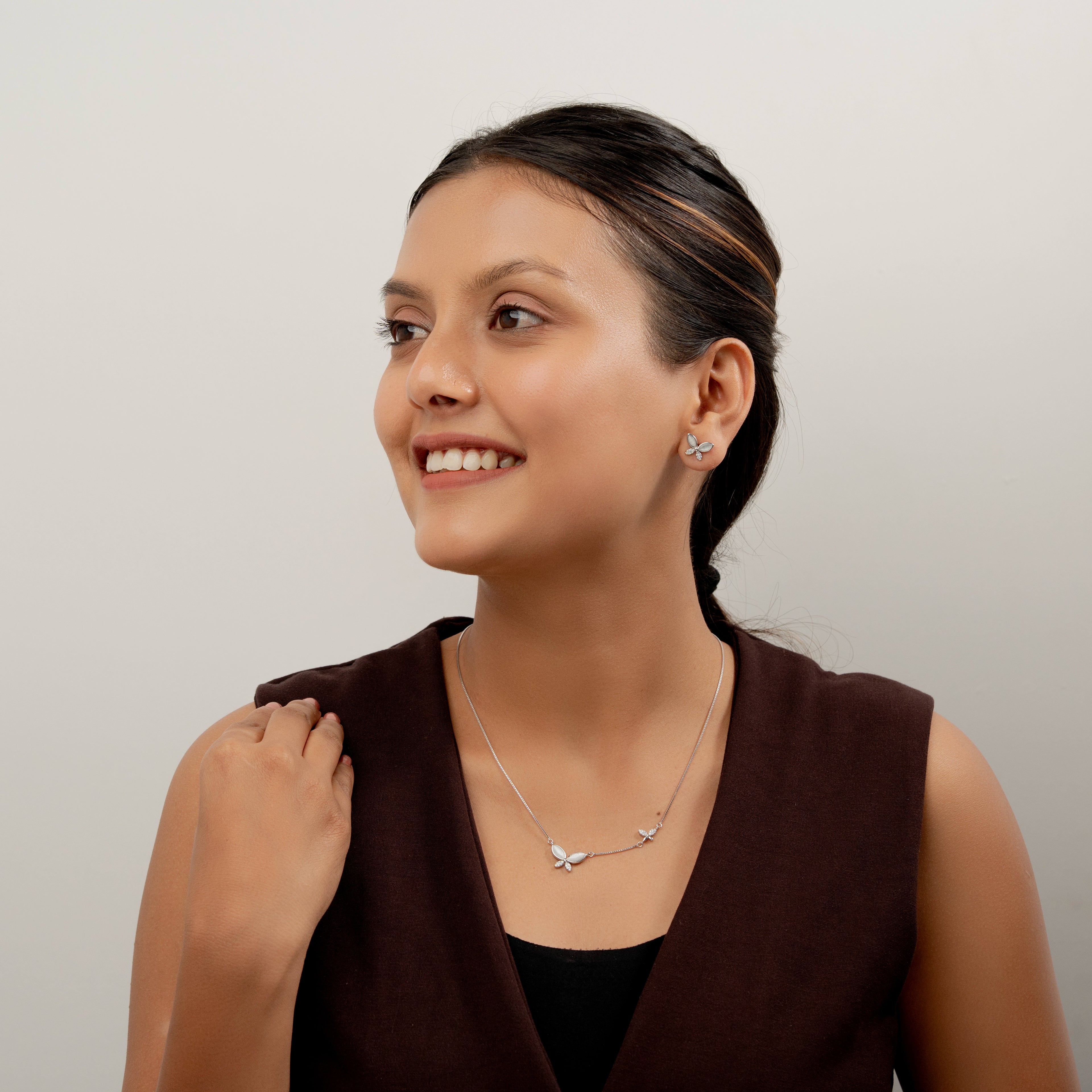 Manjulaa  Pendant Set