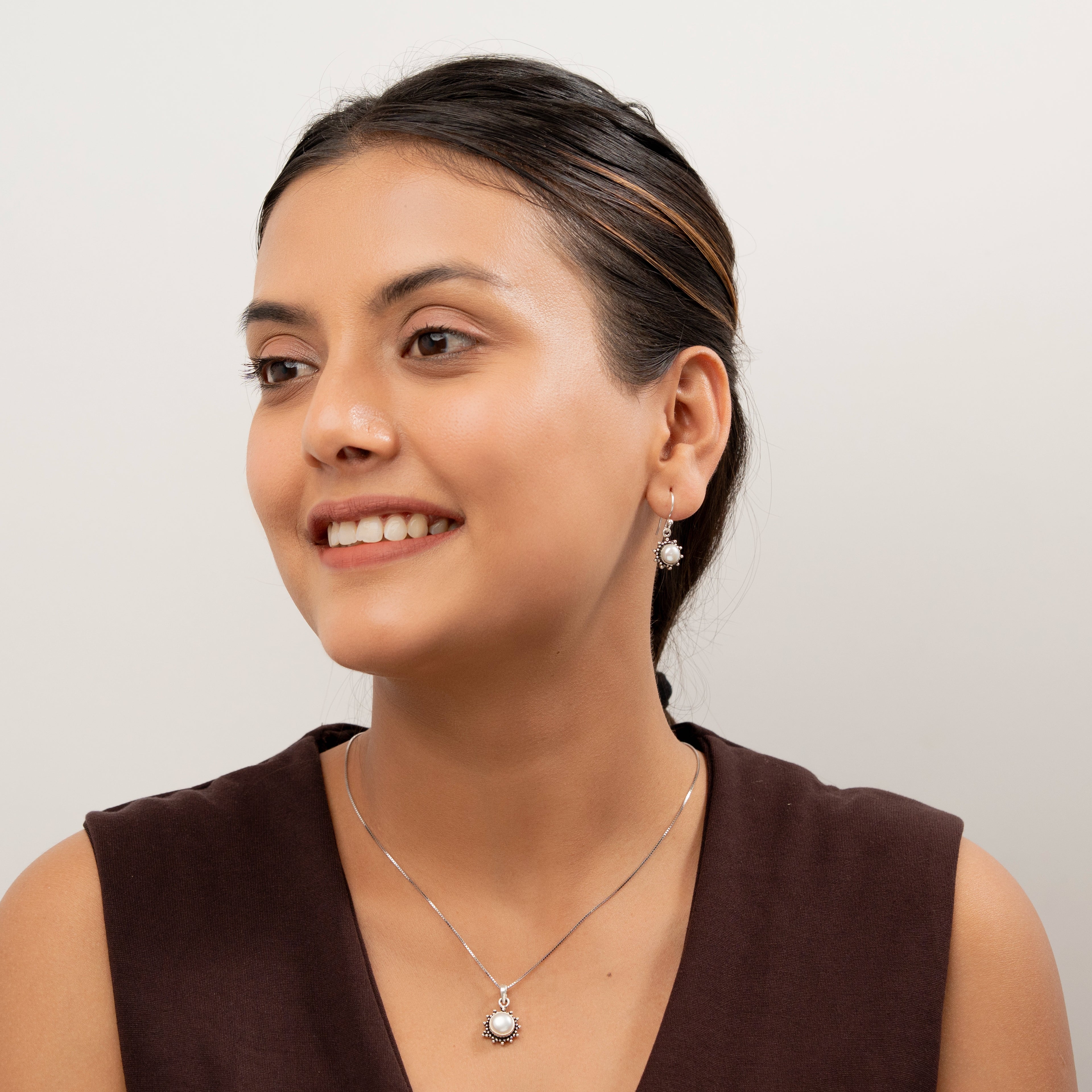 Lavanyaa Pendant Set