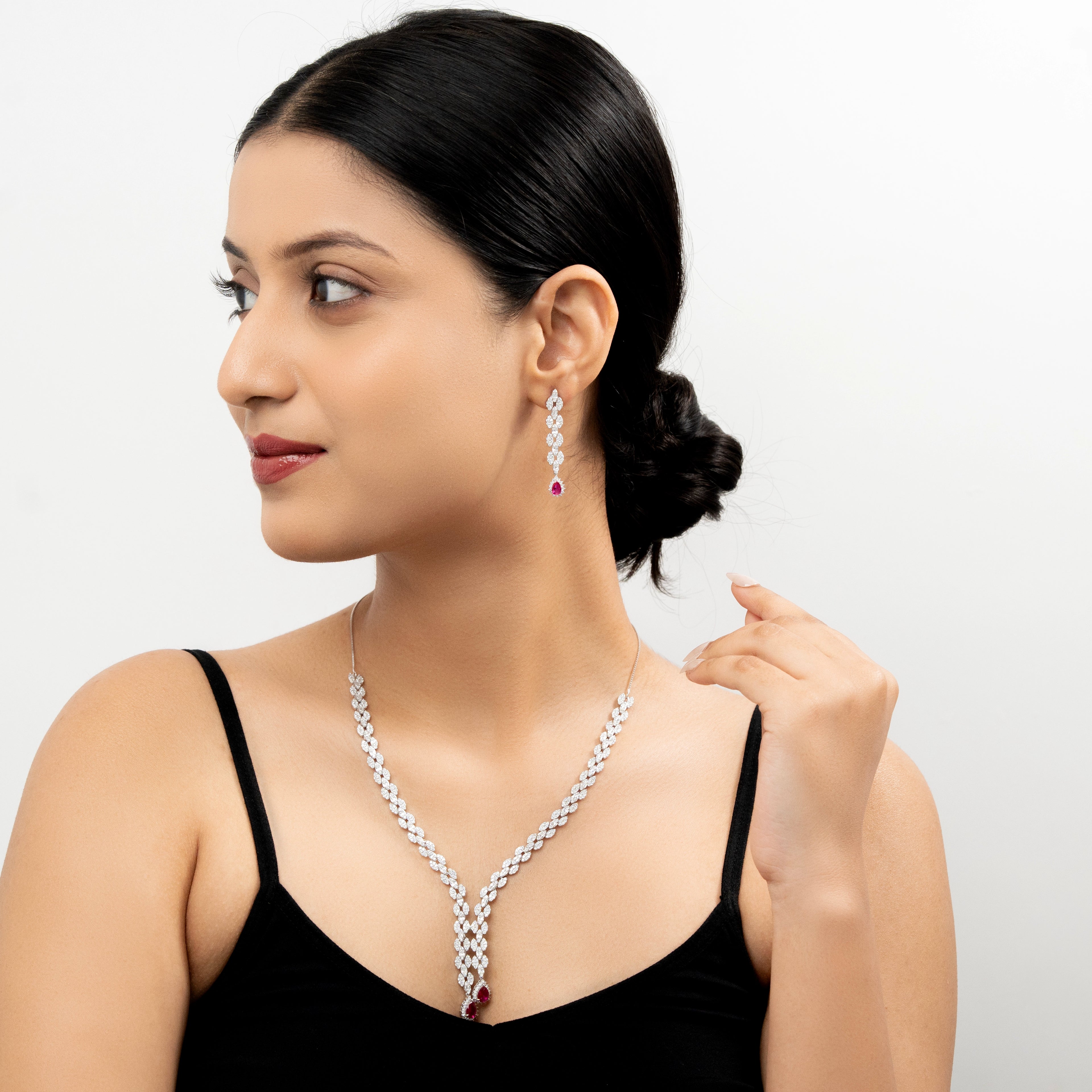 Pravaraa Necklace Set