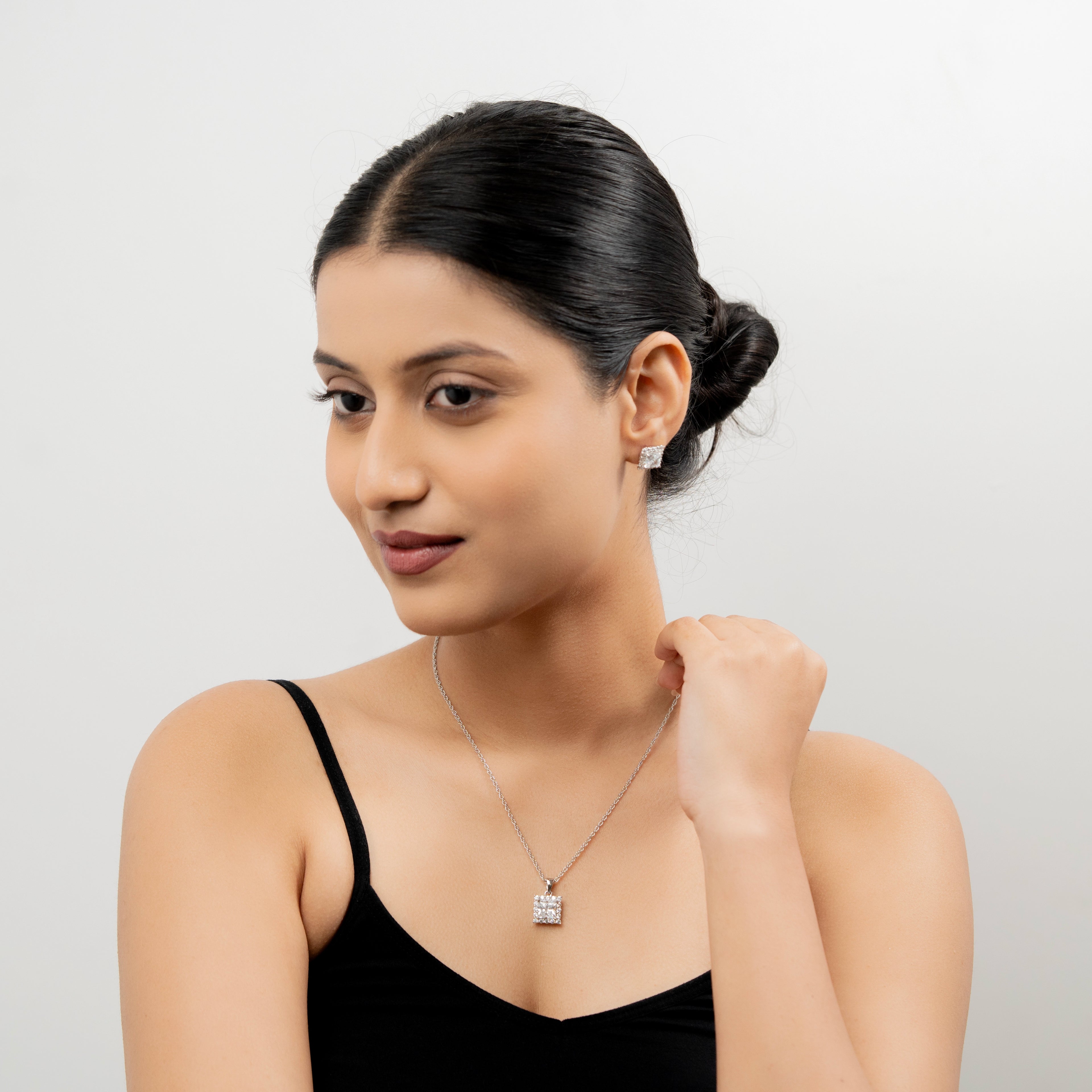 RupKomal Chain And Pendant Set