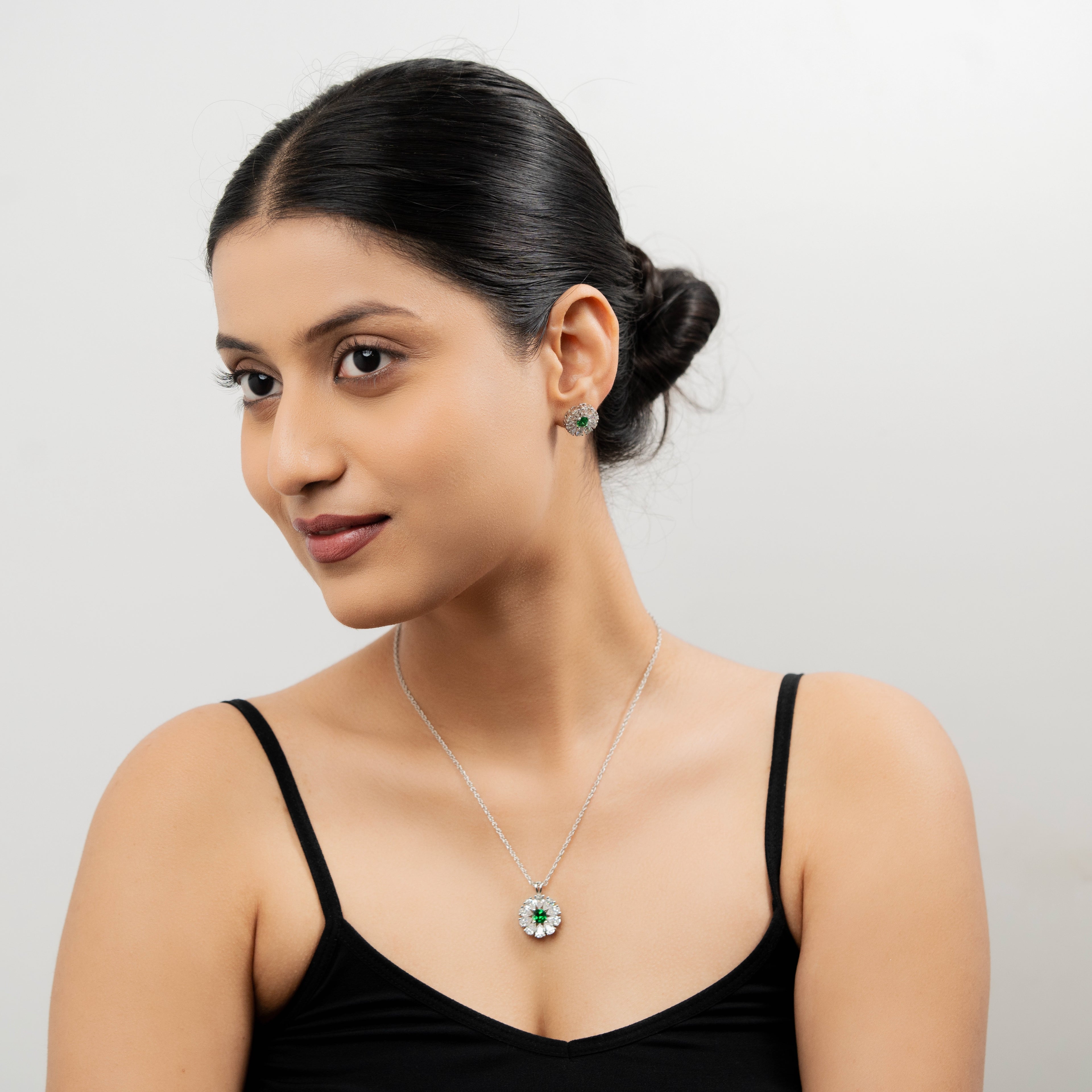 GauriTej Chain And Pendant Set