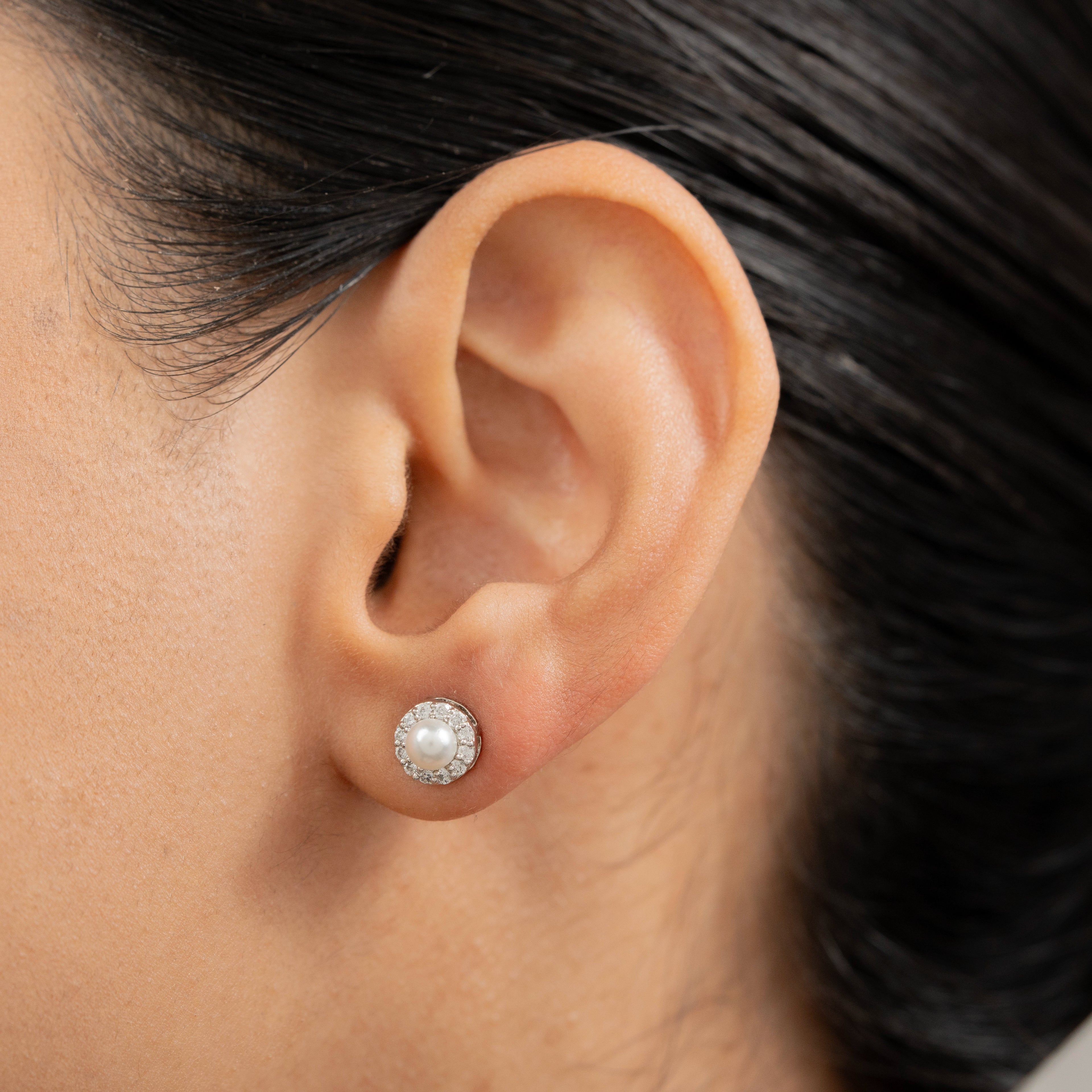 TaraSparsh Chain And Pendant Set