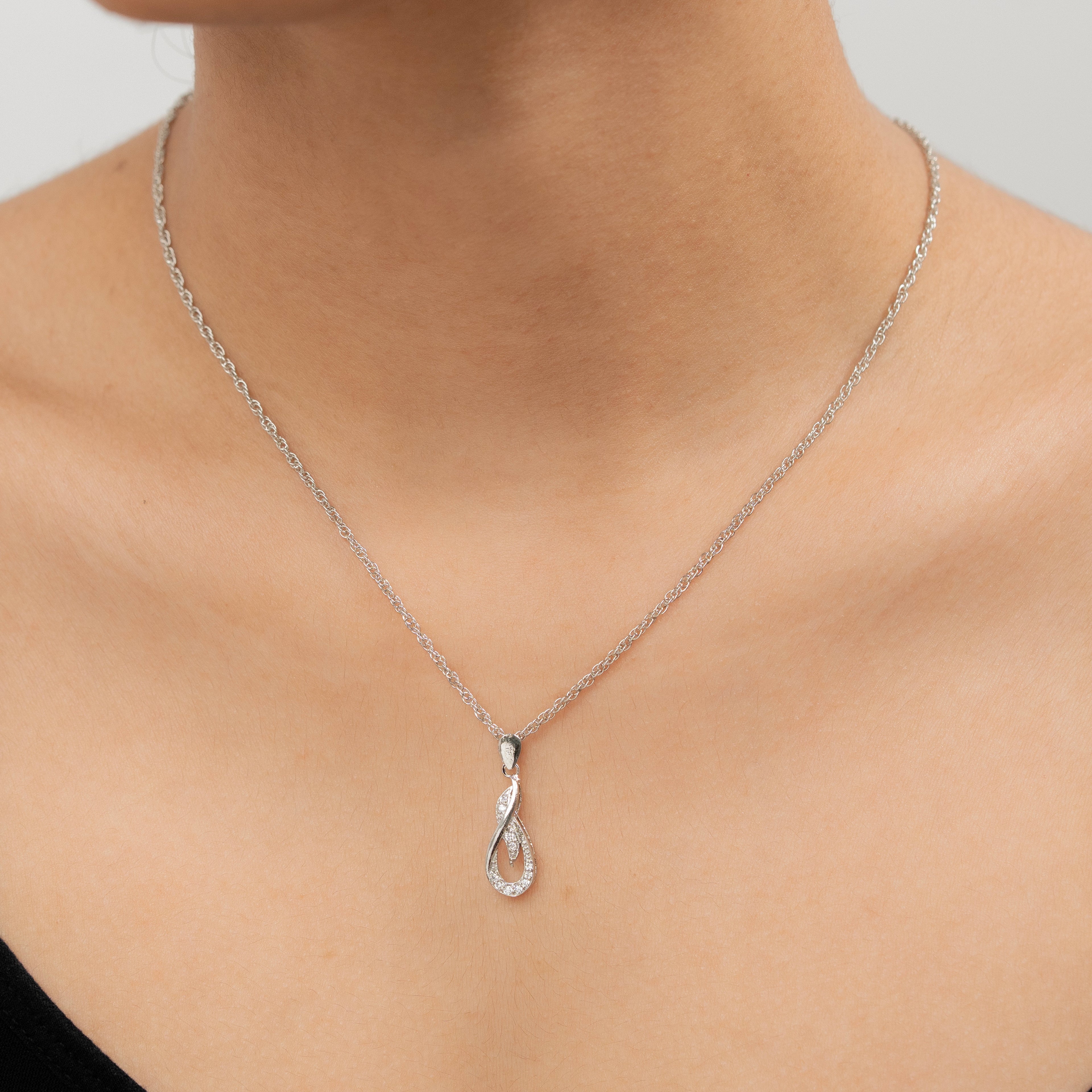 Shubhya Chain And Pendant Set