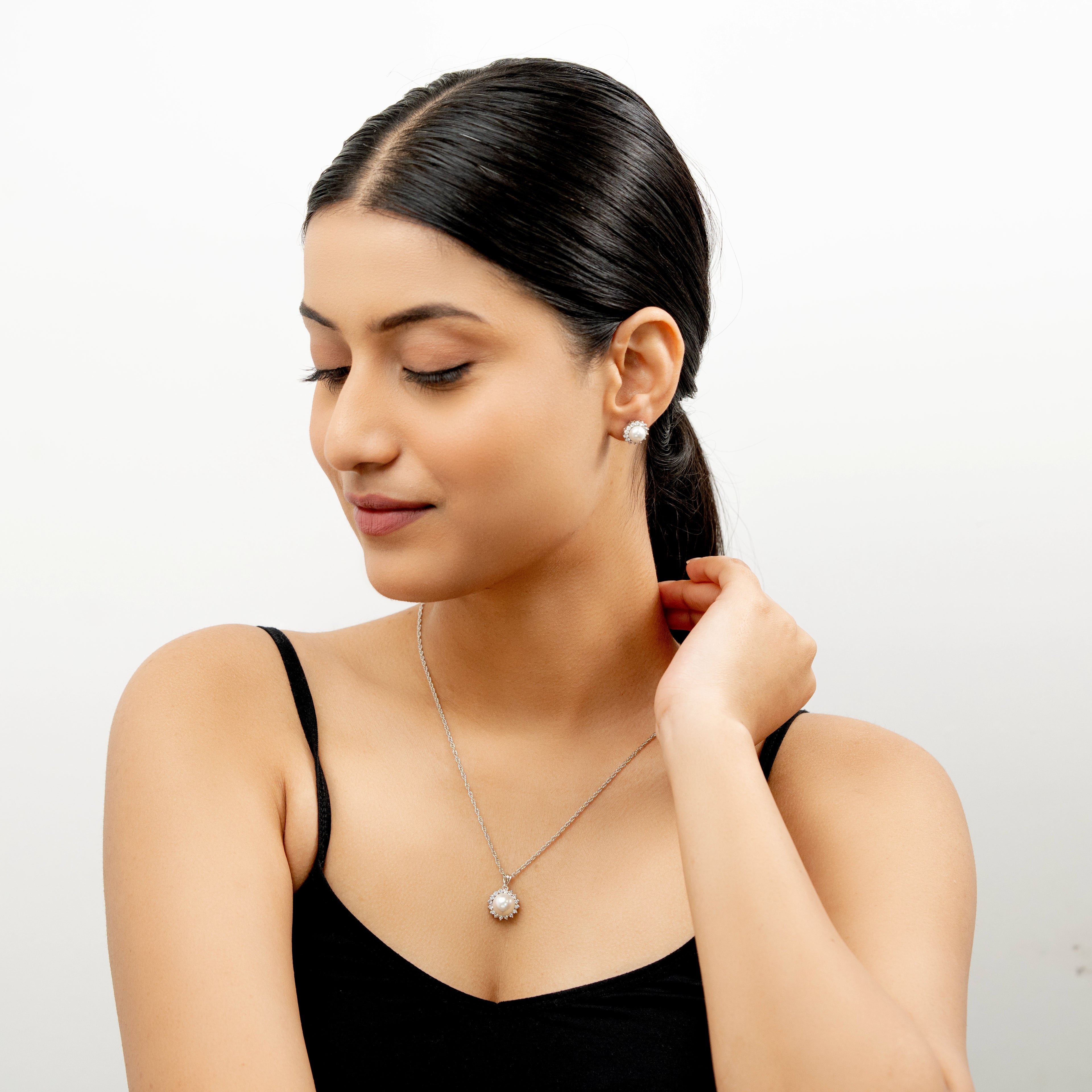 Viraaj Chain And Pendant Set