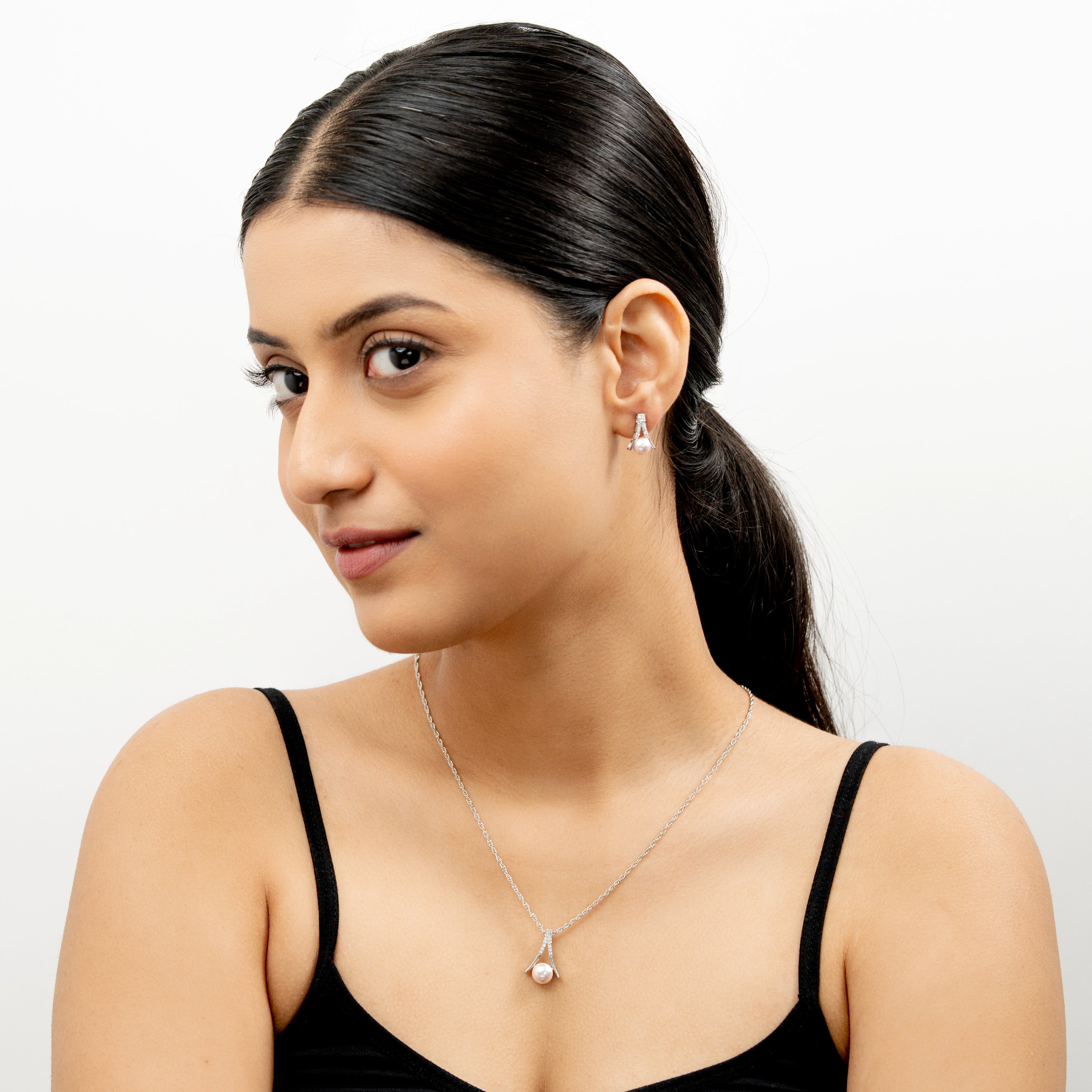 Nabhya Chain And Pendant Set