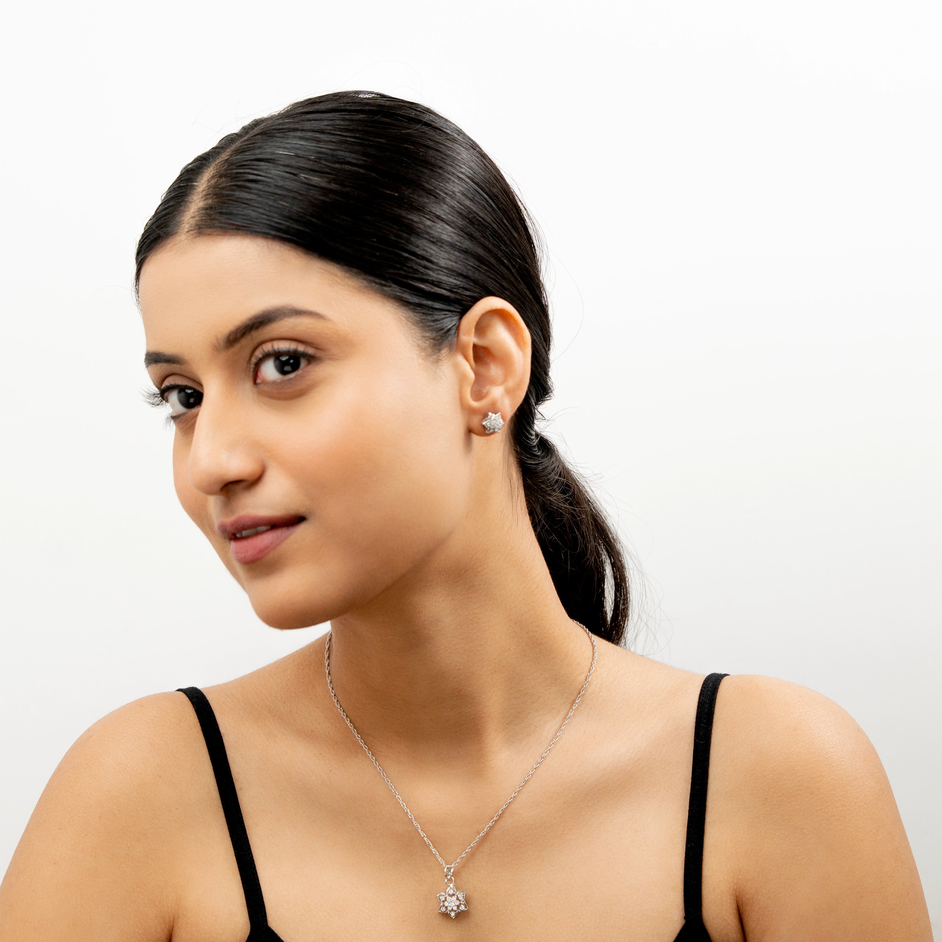 Taarika Chain And Pendant Set