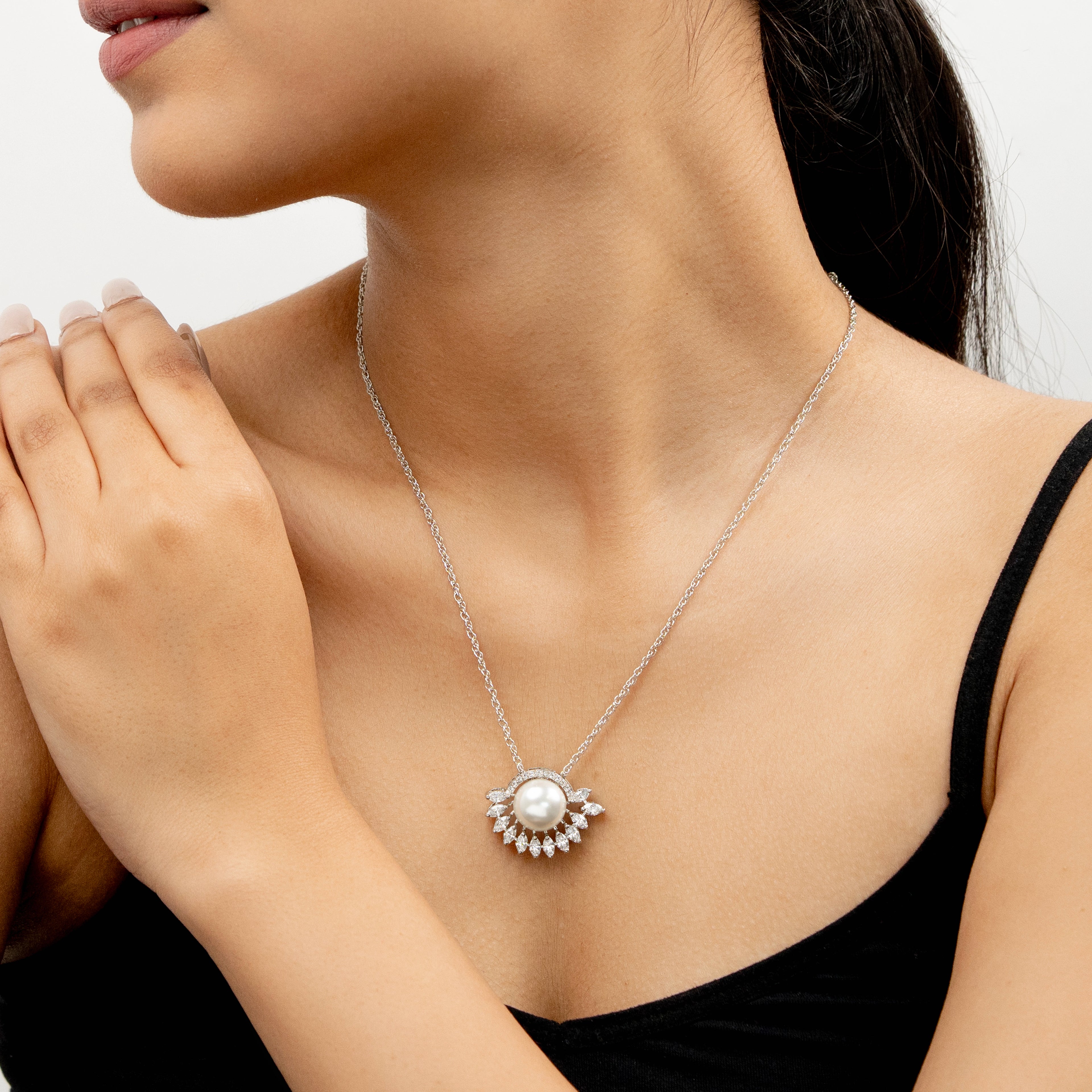 Shivanya Chain And Pendant Set