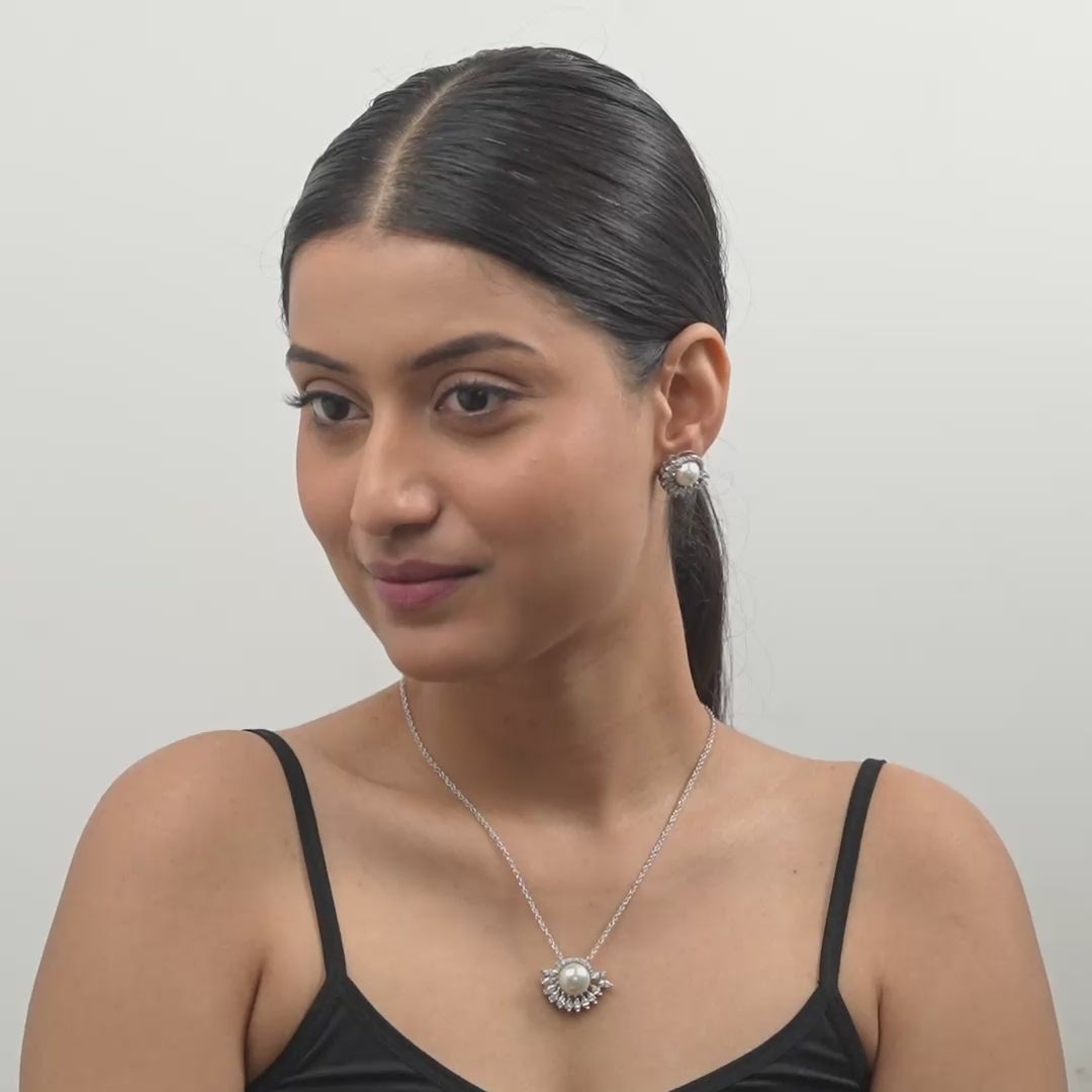 Shivanya Chain And Pendant Set