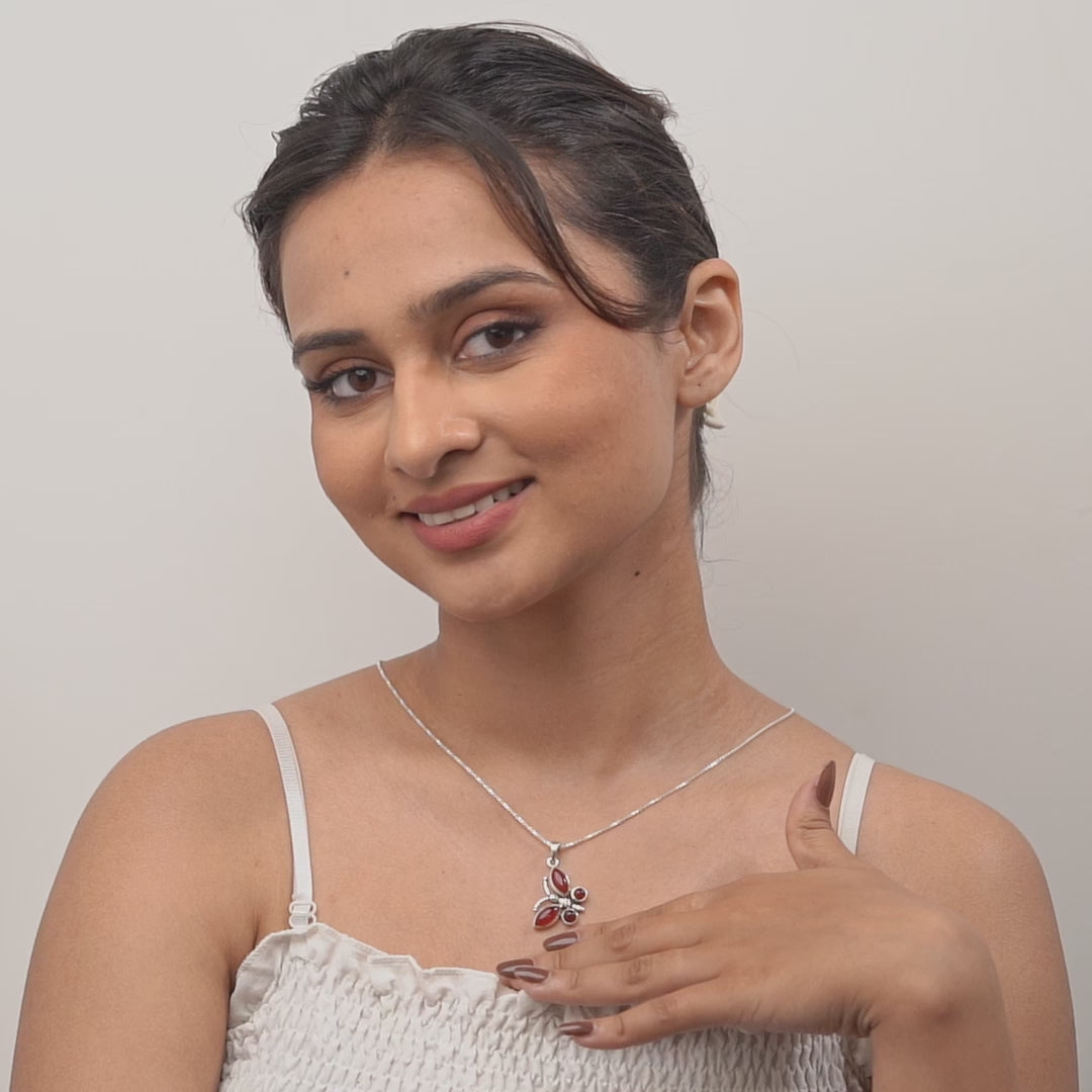 Veyara Pendant